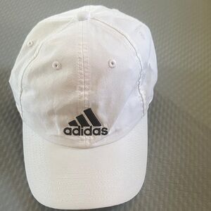 Adidas Men’s White and Black Logo Cap